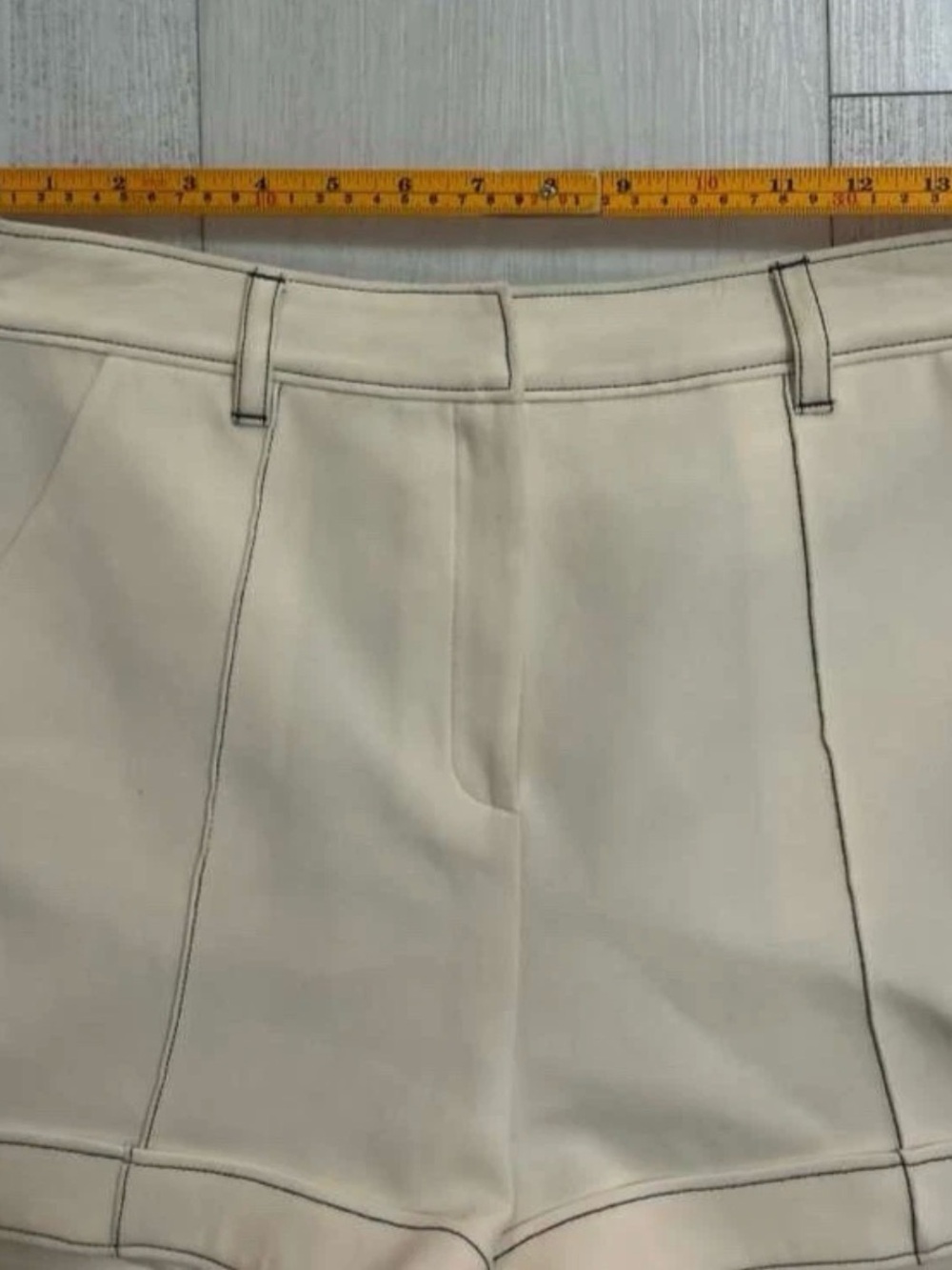 Cinq à Sept Ivory Tailored Shorts – Size 6 – Designer - Picture 4 of 5